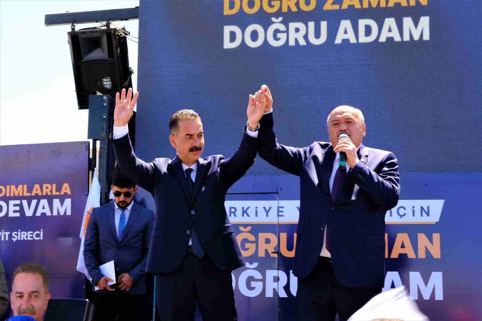 AK PARTİ ERZİNCAN İL BAŞKANLIĞININ, SEÇİM OFİSİ AÇILIŞI COŞKUYLA GERÇEKLEŞTİRİLDİ