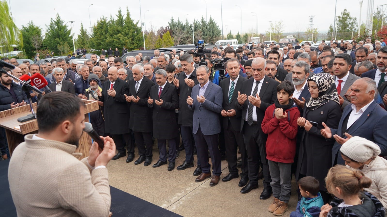 AK PARTİ, 28. DÖNEM ADIYAMAN MİLLETVEKİLİ ADAYLARINI HAVAALANINDA DÜZENLENEN PROGRAM