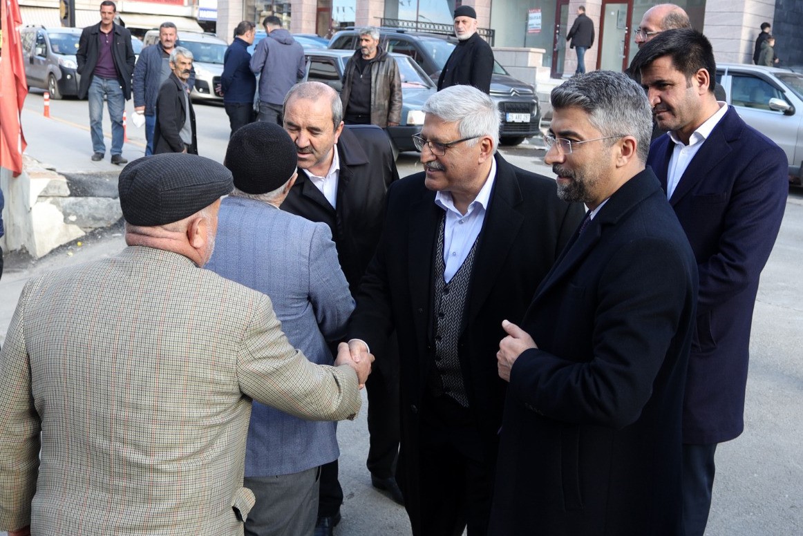 AK PARTİ GENEL BAŞKAN YARDIMCISI VEDAT DEMİRÖZ, ERZURUM’DA AYAĞININ TOZUYLA