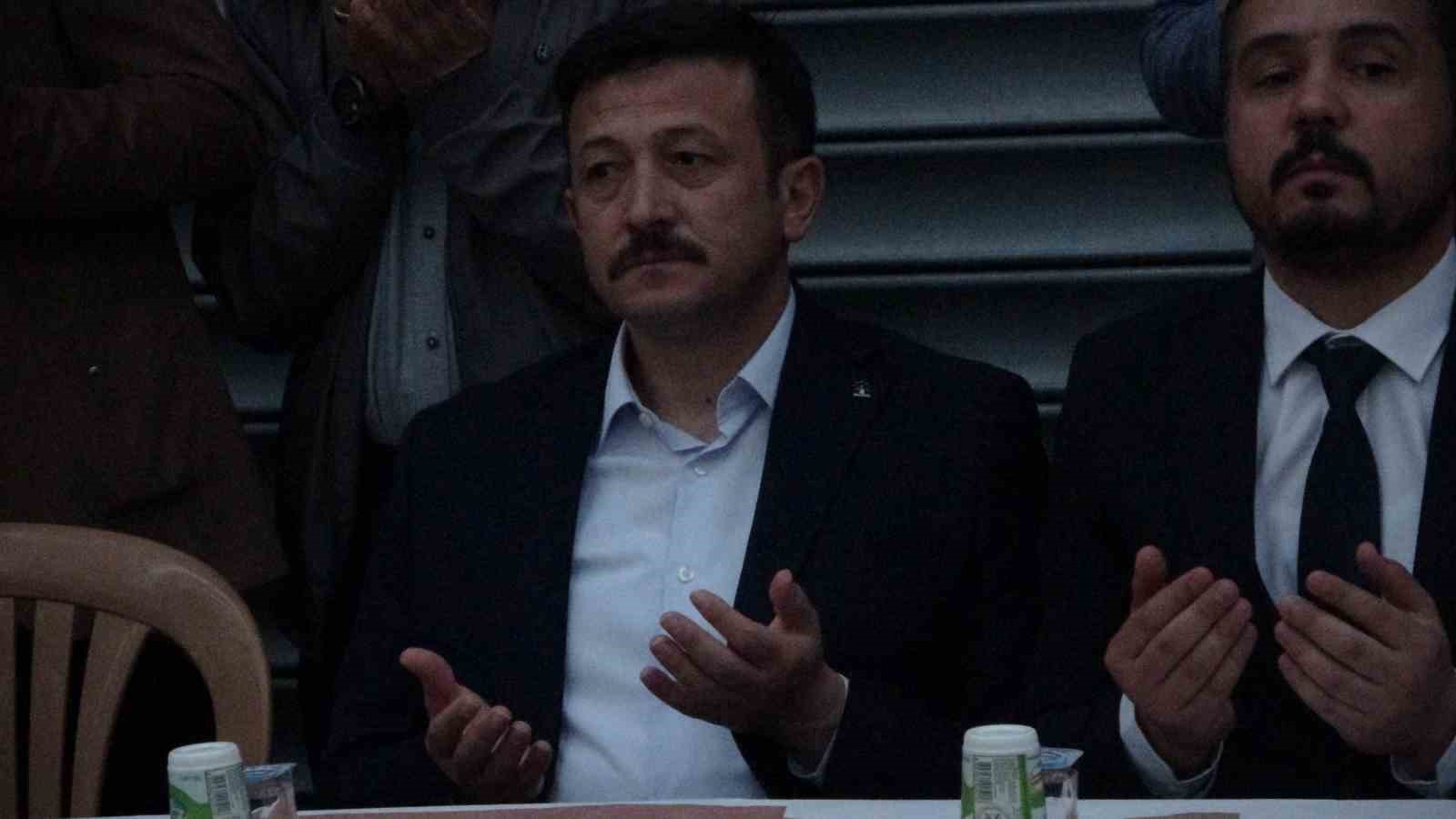 UŞAK’TA İFTAR YEMEĞİNE KATILAN AK PARTİ GENEL BAŞKAN YARDIMCISI VE