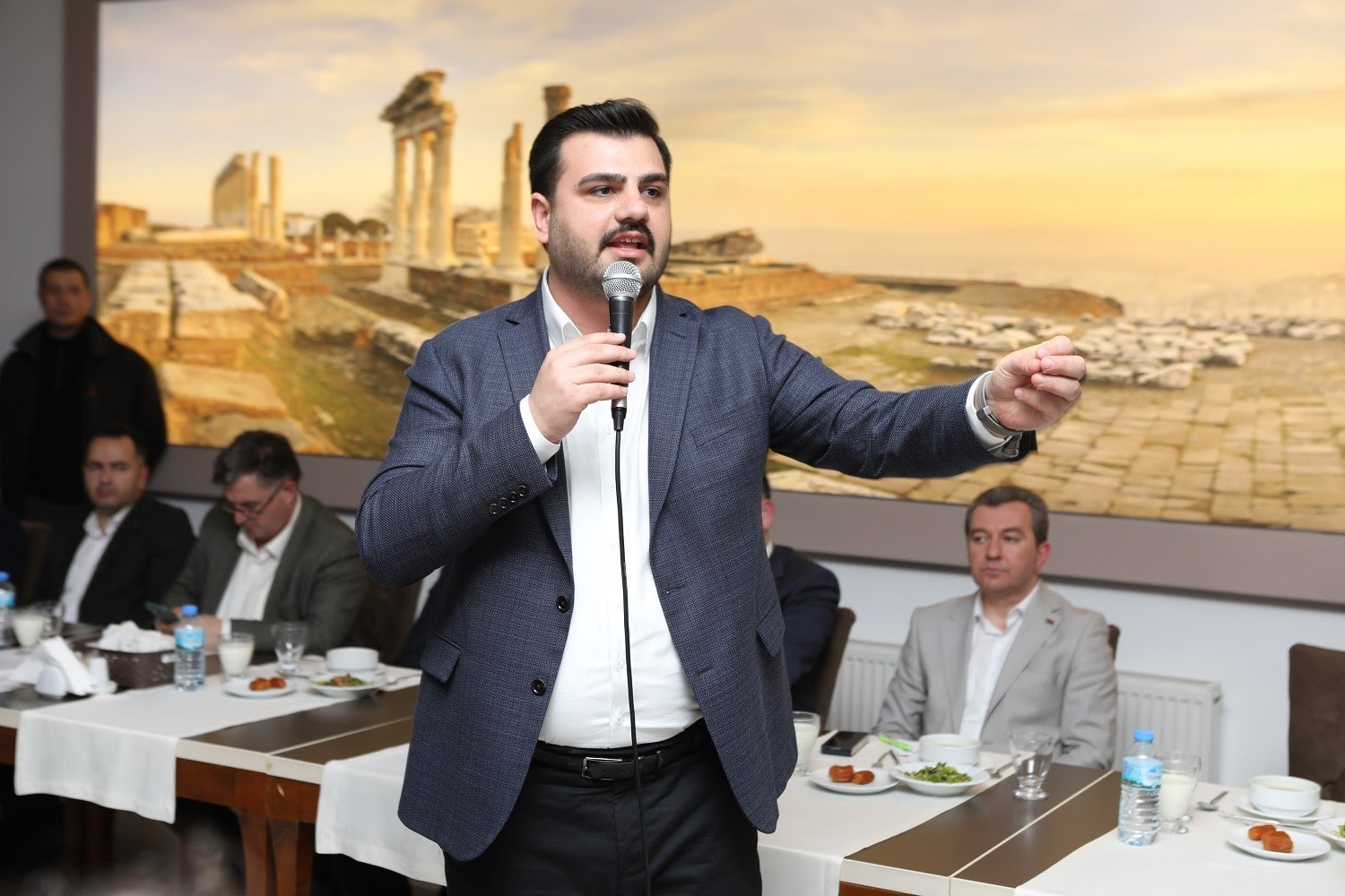AK PARTİ GENÇLİK KOLLARI GENEL BAŞKANI VE İZMİR 2. BÖLGE