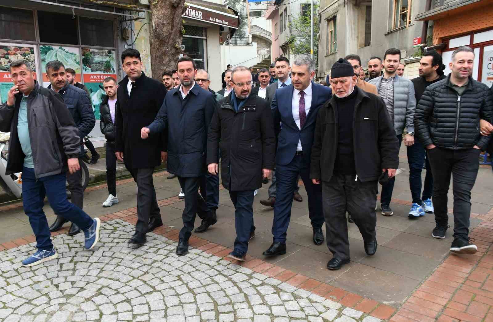 AK PARTİ GRUP BAŞKANVEKİLİ BÜLENT TURAN, RAMAZAN BAYRAM NAMAZINI, LAPSEKİ’DEKİ