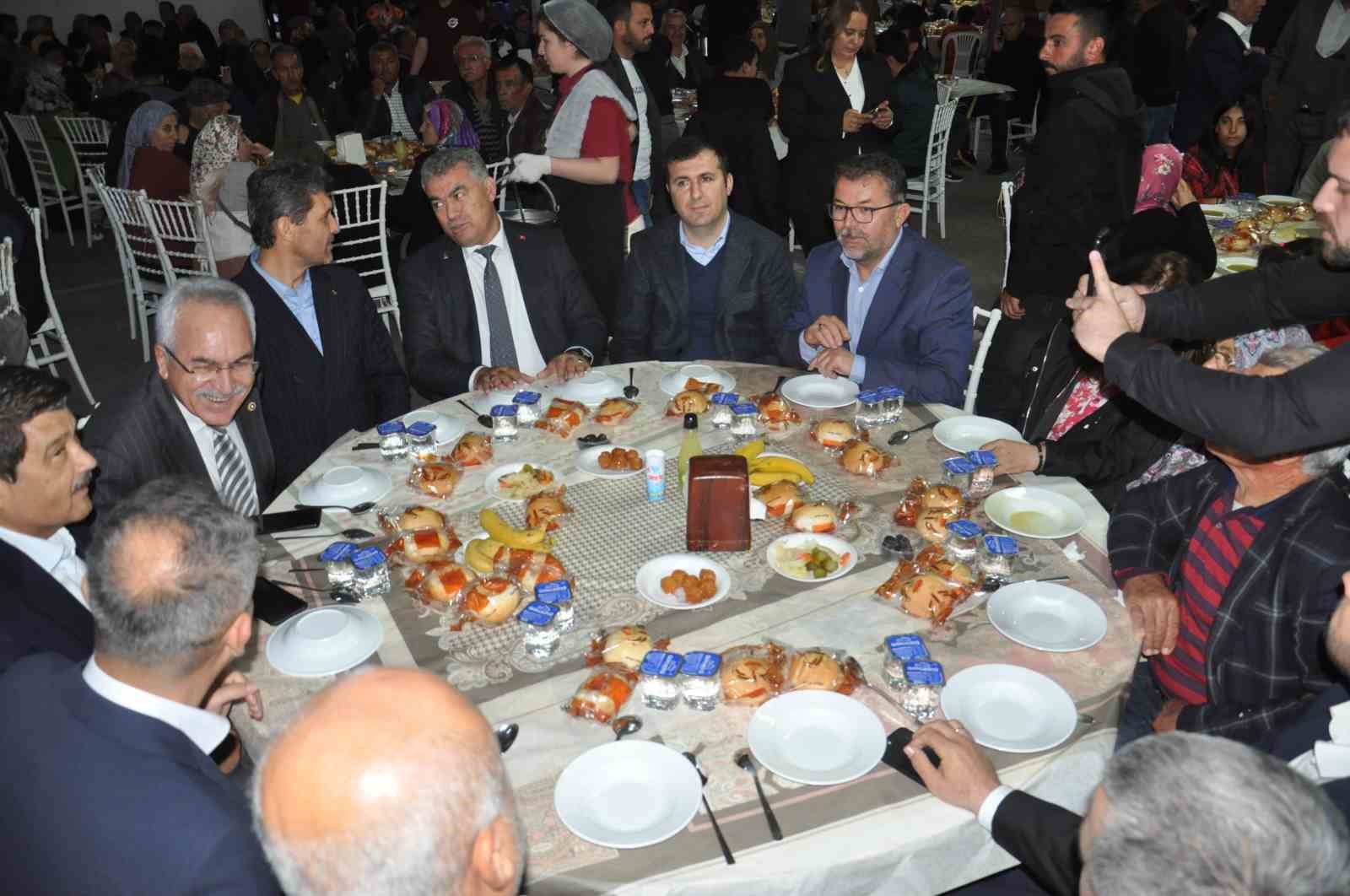 AK PARTİ GAZİPAŞA İLÇE TEŞKİLATI’NIN GELENEKSEL HALE GETİRDİĞİ İFTAR BULUŞMASI,