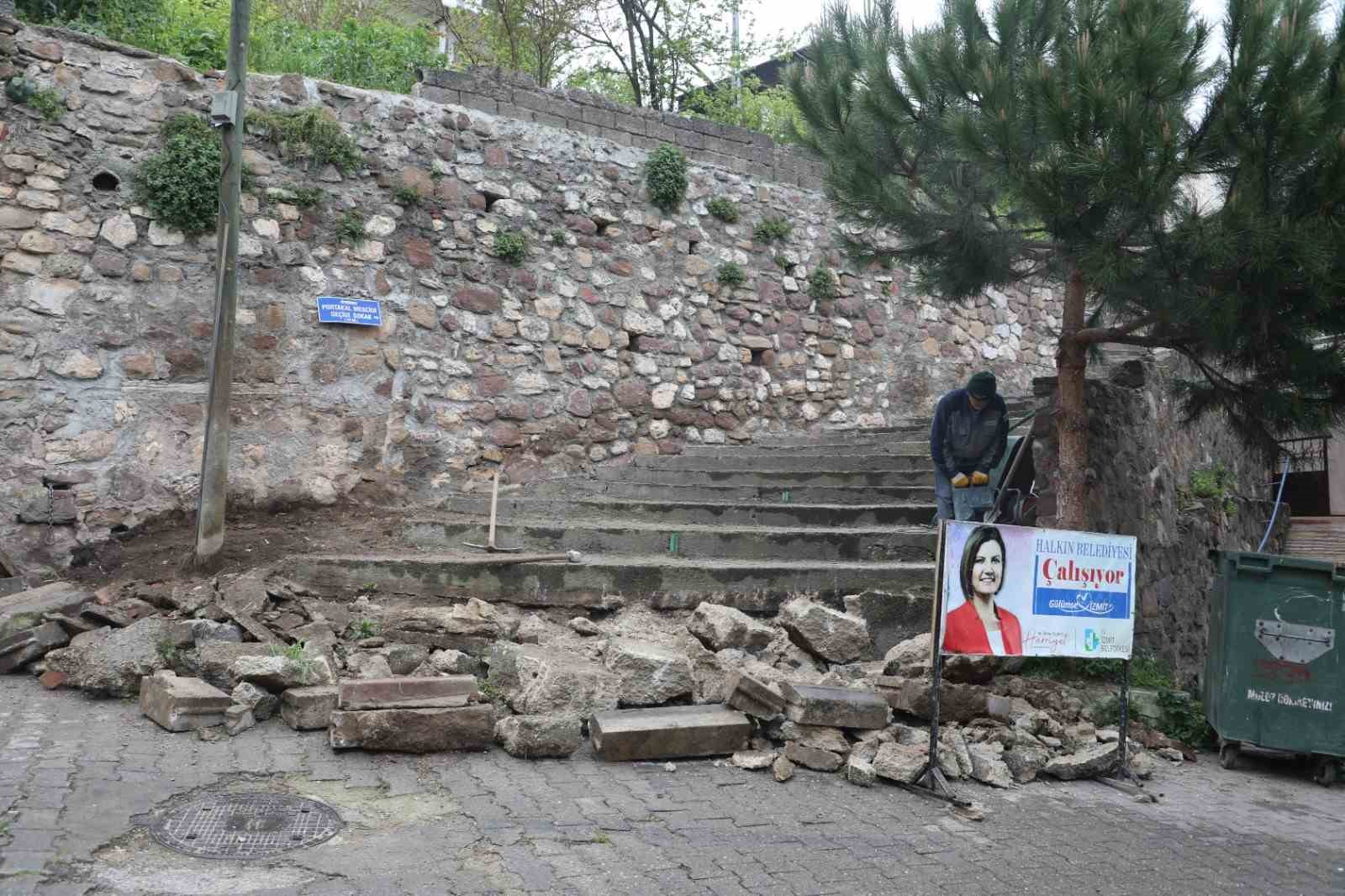 İZMİT BELEDİYESİ FEN İŞLERİ MÜDÜRLÜĞÜ EKİPLERİ, VATANDAŞLARIN ULAŞIMINI KOLAYLAŞTIRMAK ADINA