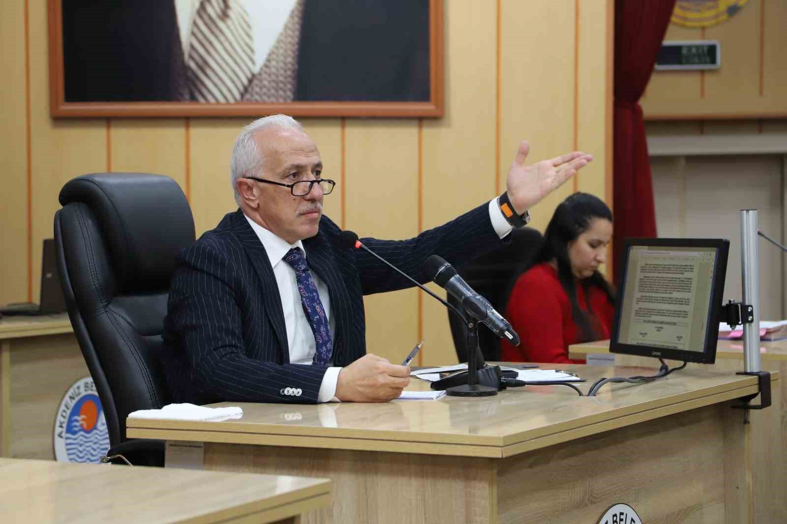 MERSİN'İN MERKEZ İLÇE AKDENİZ BELEDİYE MECLİSİNDE, İLÇEYE YERLEŞEN DEPREMZEDE AİLELERİN