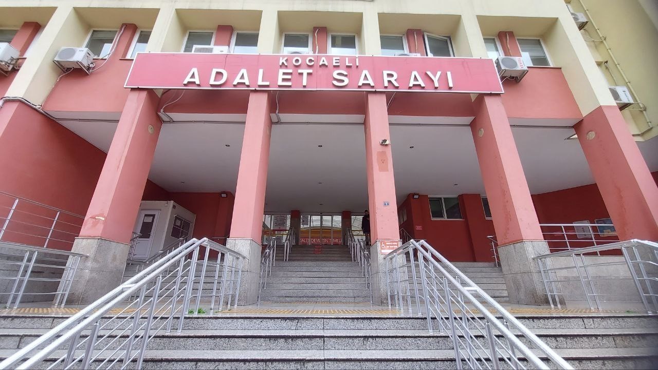 KOCAELİ'DE İDDİAYA GÖRE, ANNE VE İKİ ÇOCUĞUNUN TELEFONLARINA CASUS YAZILIM