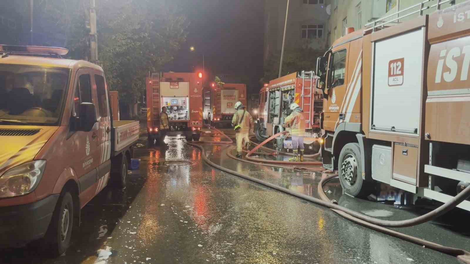 AKİT MEDYA GRUBU’NUN BULUNDUĞU BİNADA ÇIKAN YANGIN DEVAM EDİYOR