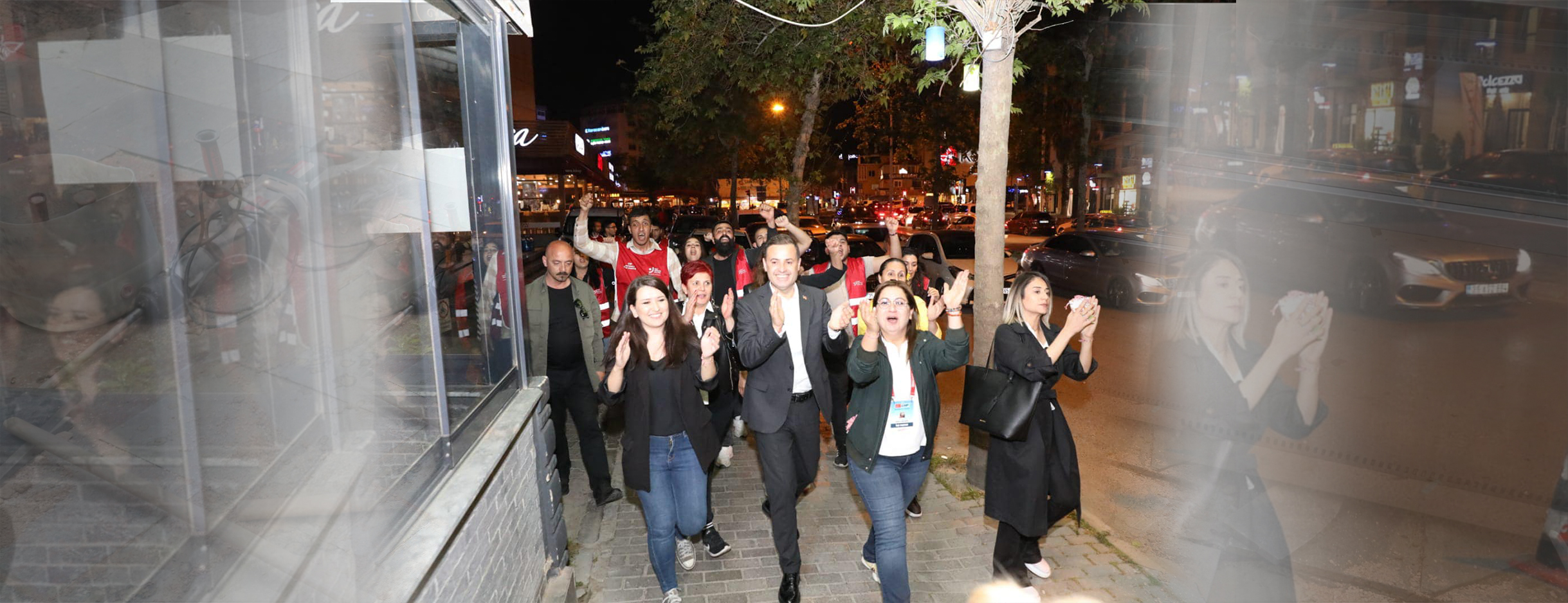 CHP Genel Başkan Yardımcısı Ahmet Akın, İzmir’de büyük ilgi ile