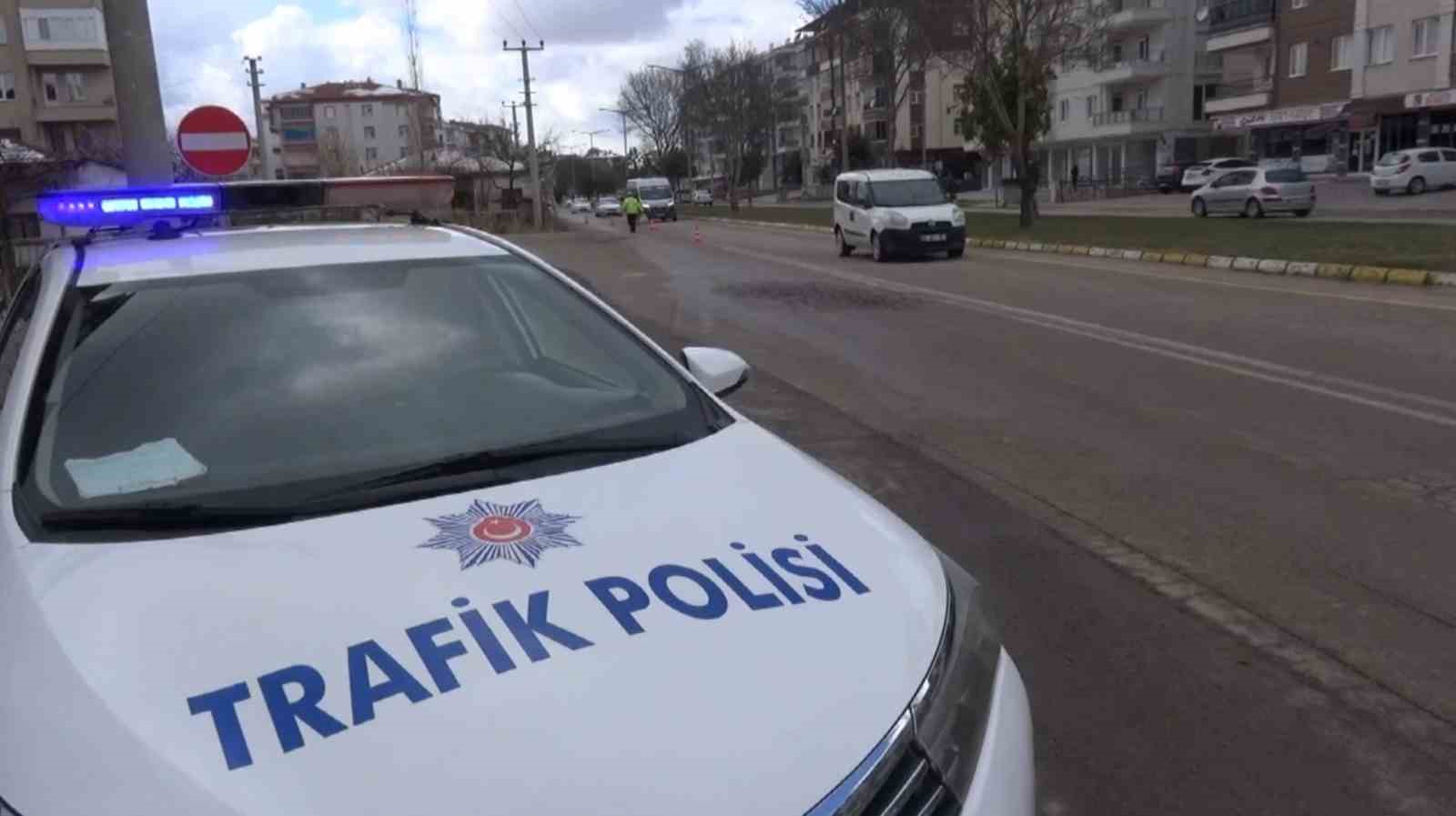 AKSARAY’DA BAYRAM ÖNCESİ RADAR UYGULAMALARINI ARTIRAN TRAFİK POLİSLERİ ŞEHRİN BELİRLİ
