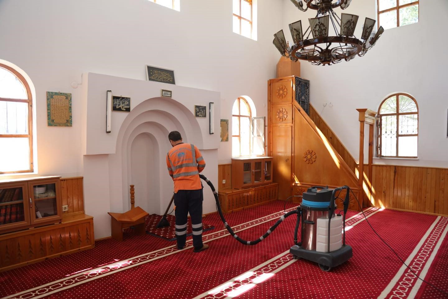 AKSARAY’DA CAMİLER BAYRAM NAMAZINA HAZIRLANIYOR
