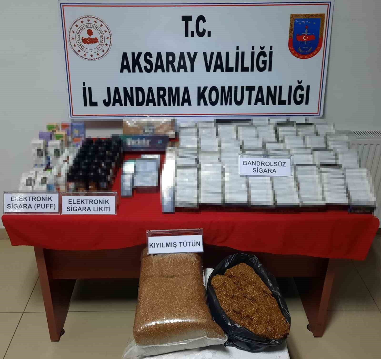 AKSARAY’DA BİR İŞ YERİNE OPERASYON DÜZENLEYEN JANDARMA 500 PAKET KAÇAK