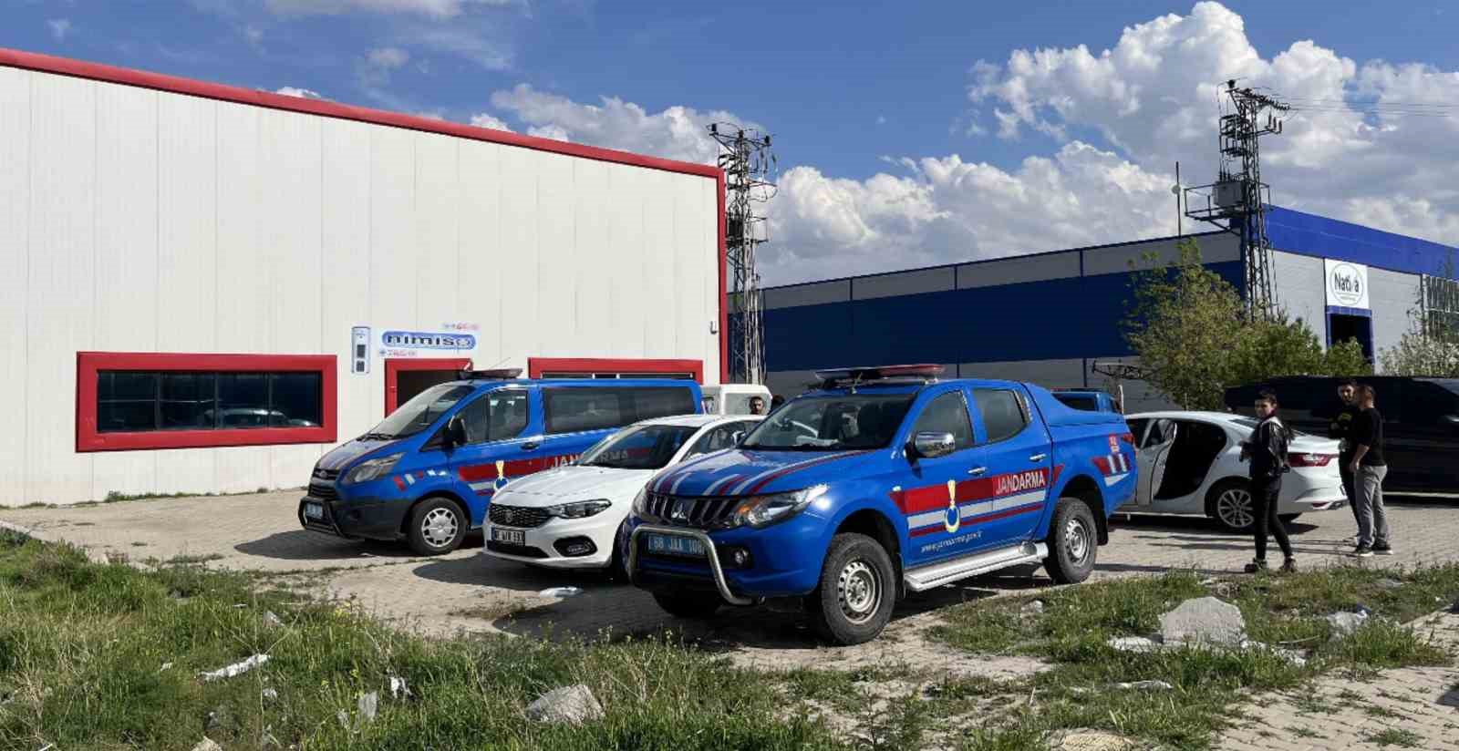 AKSARAY’DA SU TANKI ÜRETİMİ YAPAN FABRİKADA KAÇAK DENEMESİ ESNASINDA TANKIN