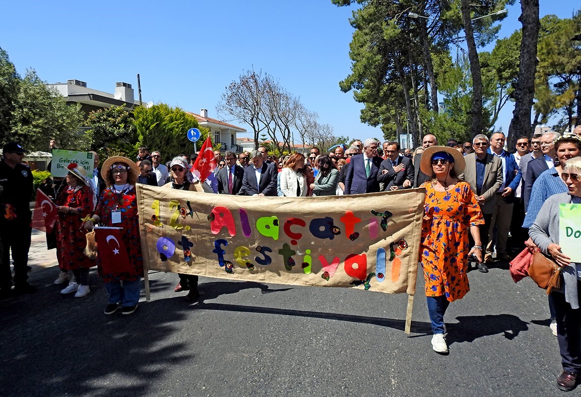 İZMİR'İN ÇEŞME İLÇESİNDE, 12. ALAÇATI OT FESTİVALİNİN İKİNCİ GÜNÜNDE GERÇEKLEŞEN