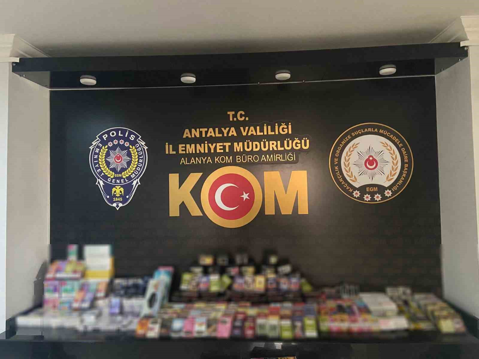 ANTALYA’NIN ALANYA İLÇESİNDE KAÇAKÇILIK YAPTIĞI TESPİT EDİLEN 8 KİŞİ POLİS