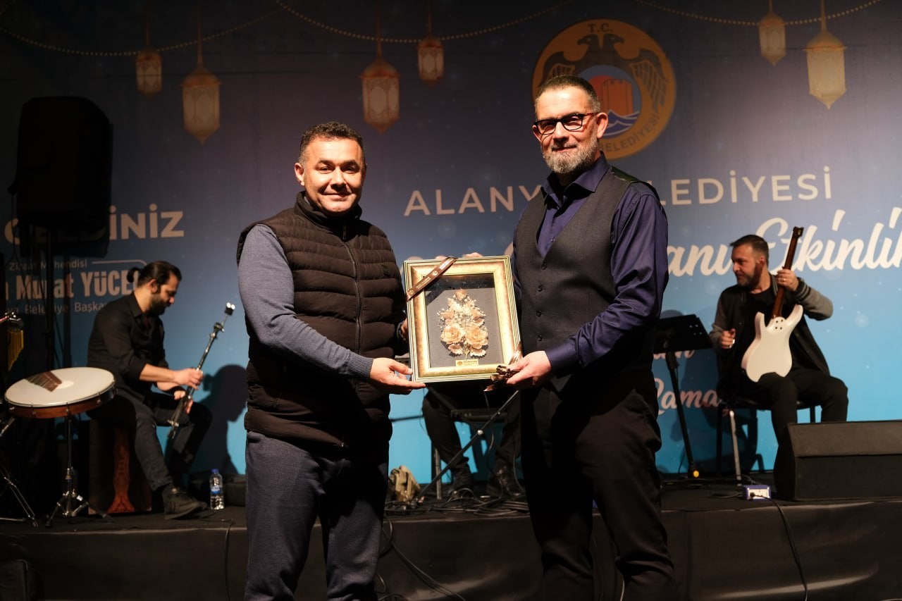 ALANYA BELEDİYESİ’NİN GELENEKSEL HALE GETİRDİĞİ RAMAZAN MEYDANI ETKİNLİKLERİNDE ÜNLÜ ŞAİR