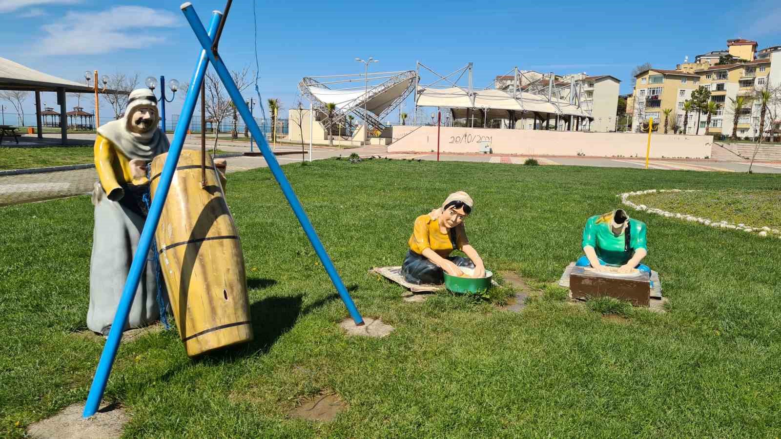 ALAPLI SAHİL DOLGU ALANINDAKİ PARK VE OTURMA GRUPLARI BAKIMA ALINDI