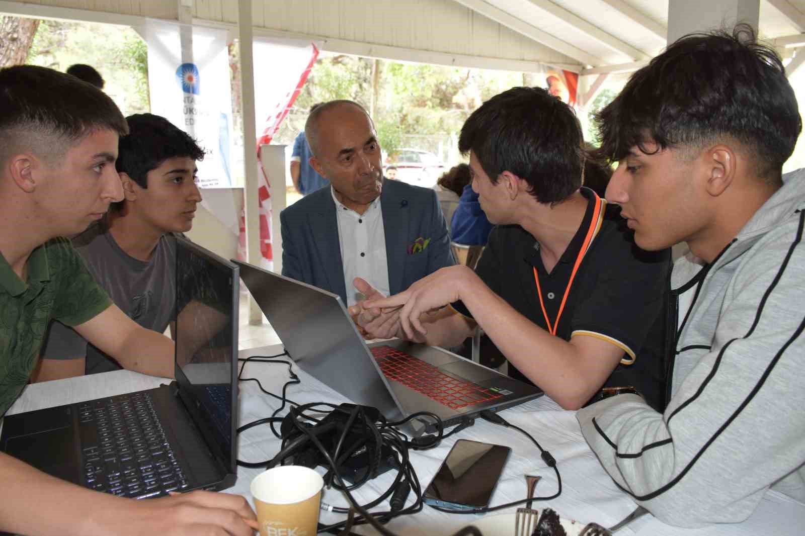 Ali Bıdı gençlere mentorluk yaptı ANTALYA (İHA) - FUARCILIK İŞLETME VE YATIRIM A.Ş. (ANFAŞ) YÖNETİM