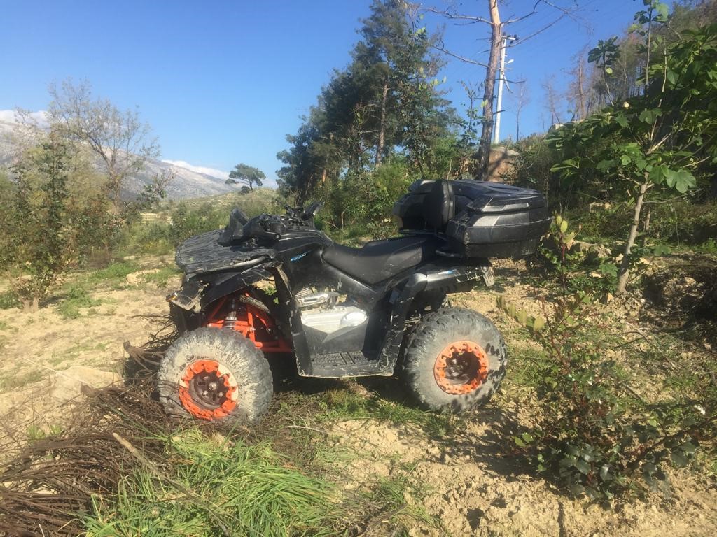 ANTALYA’DA ALMAN UYRUKLU TURİST ÇİFTİN KULLANDIĞI ATV ARACI ŞARAMPOLE DEVRİLDİ.