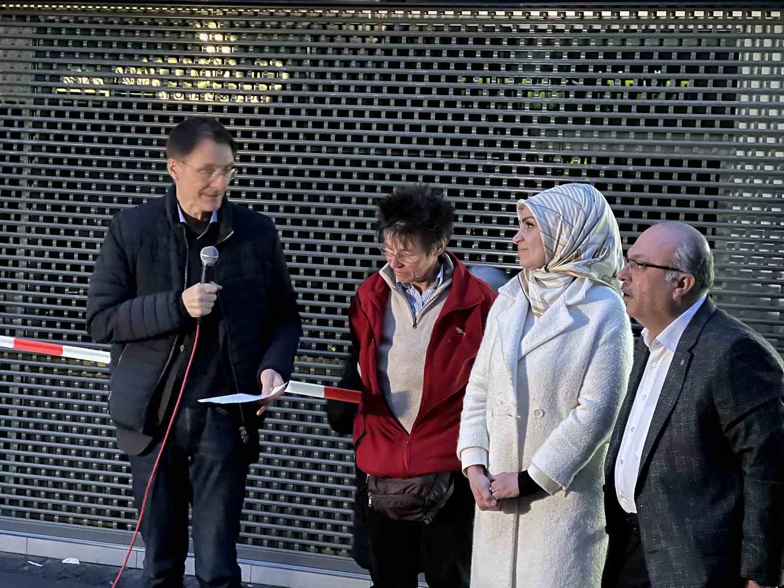 ALMANYA'NIN KÖLN KENTİNDEKİ TÜRK CADDESİ'NDE DÜZENLENEN SOKAK İFTARINA ALMANYA SAĞLIK