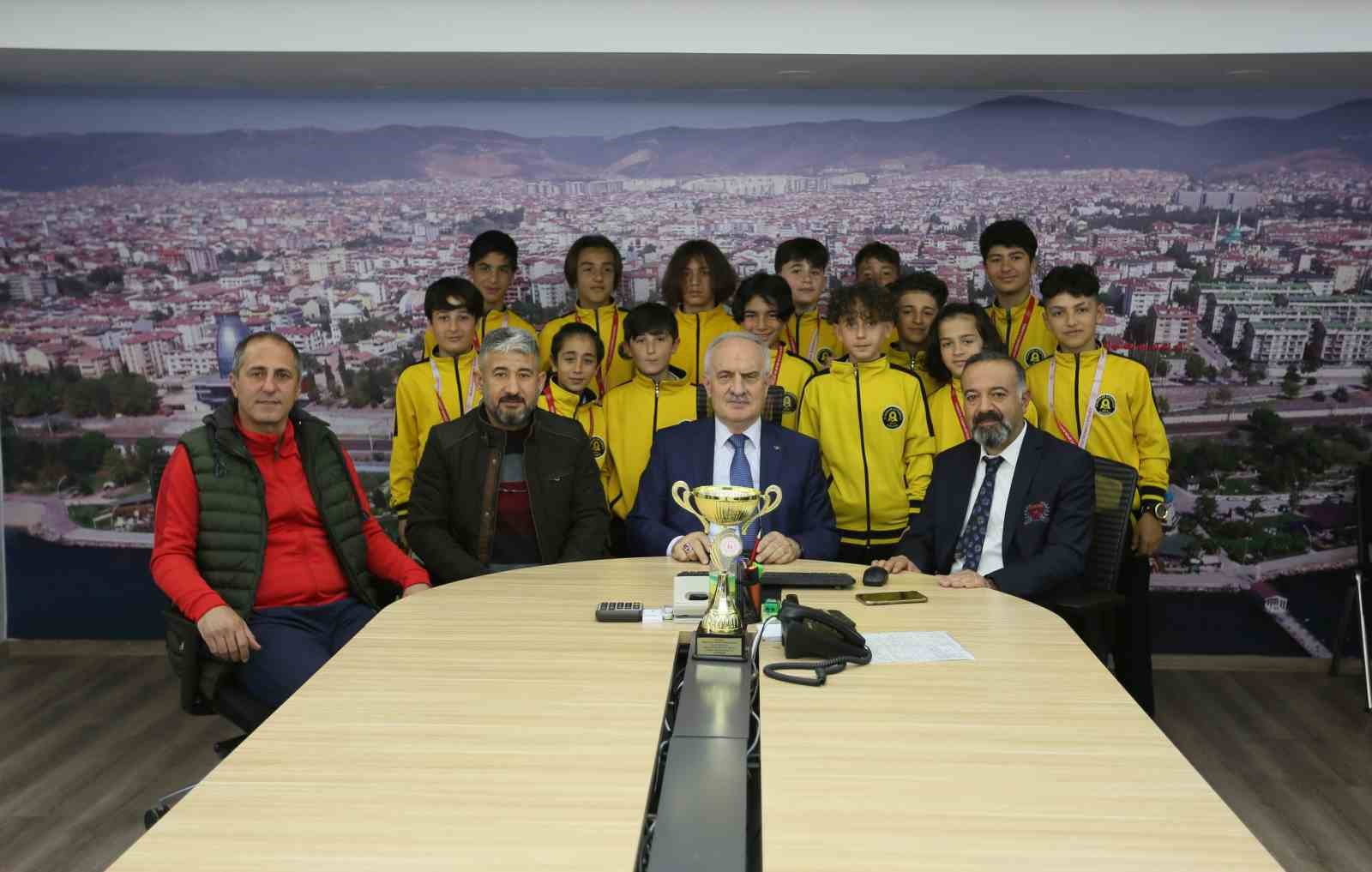DERİNCE BELEDİYE BAŞKANI ZEKİ AYGÜN, KOCAELİ OKUL SPORLARI 2022-2023 EĞİTİM-ÖĞRETİM