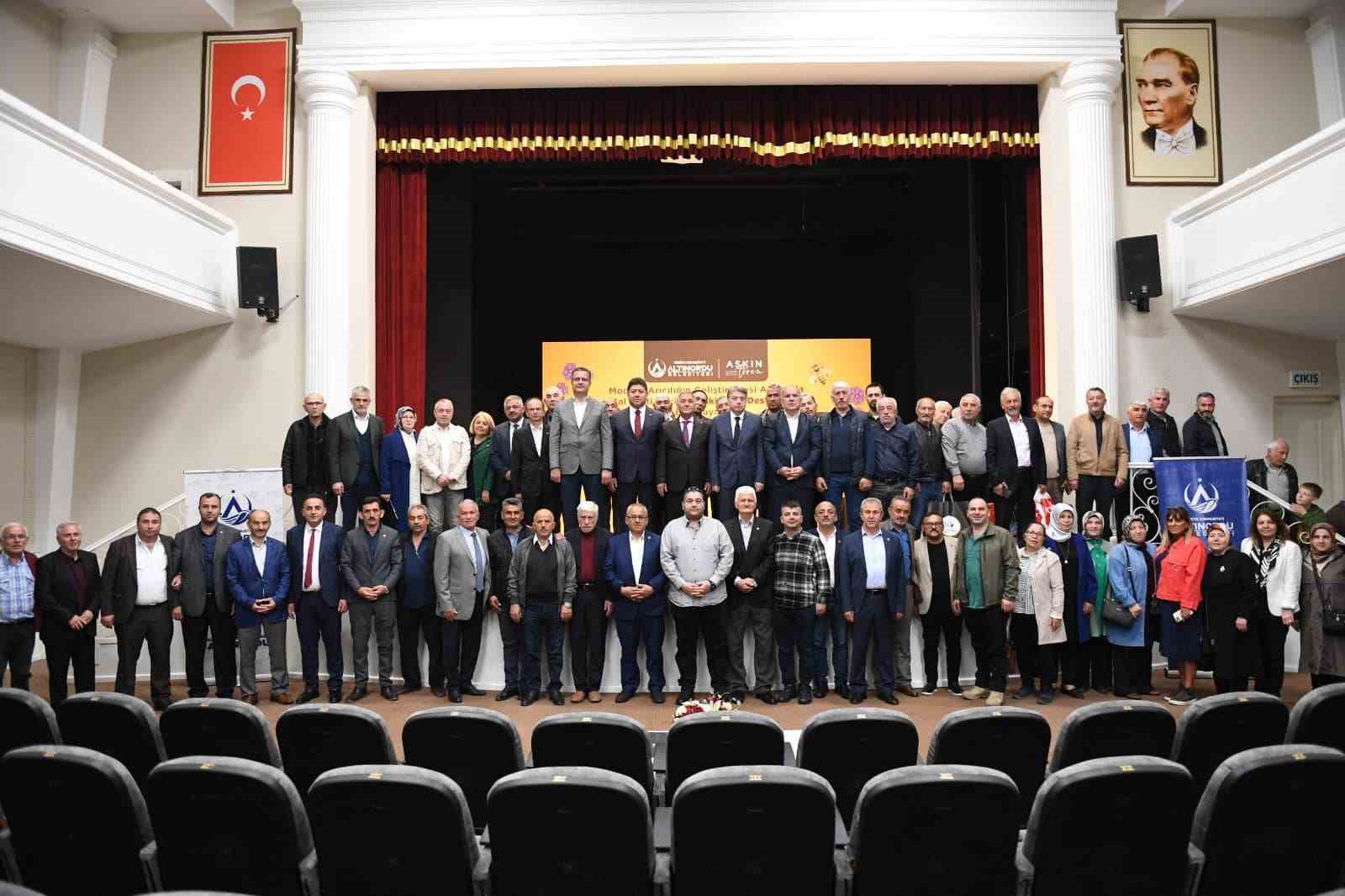 ORDU’NUN ALTINORDU BELEDİYESİ TARAFINDAN ARICI VE BAL ÜRETİCİLERİNE MALZEME DESTEĞİNDE