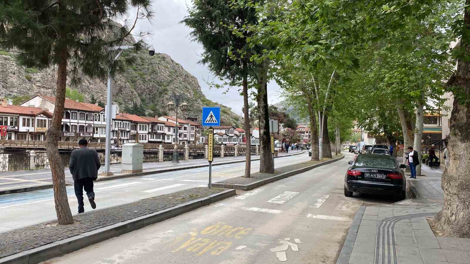 AMASYA'DA 3.3 BÜYÜKLÜĞÜNDE DEPREM MEYDANA GELDİ. AFAD VERİLERİNE GÖRE SAAT