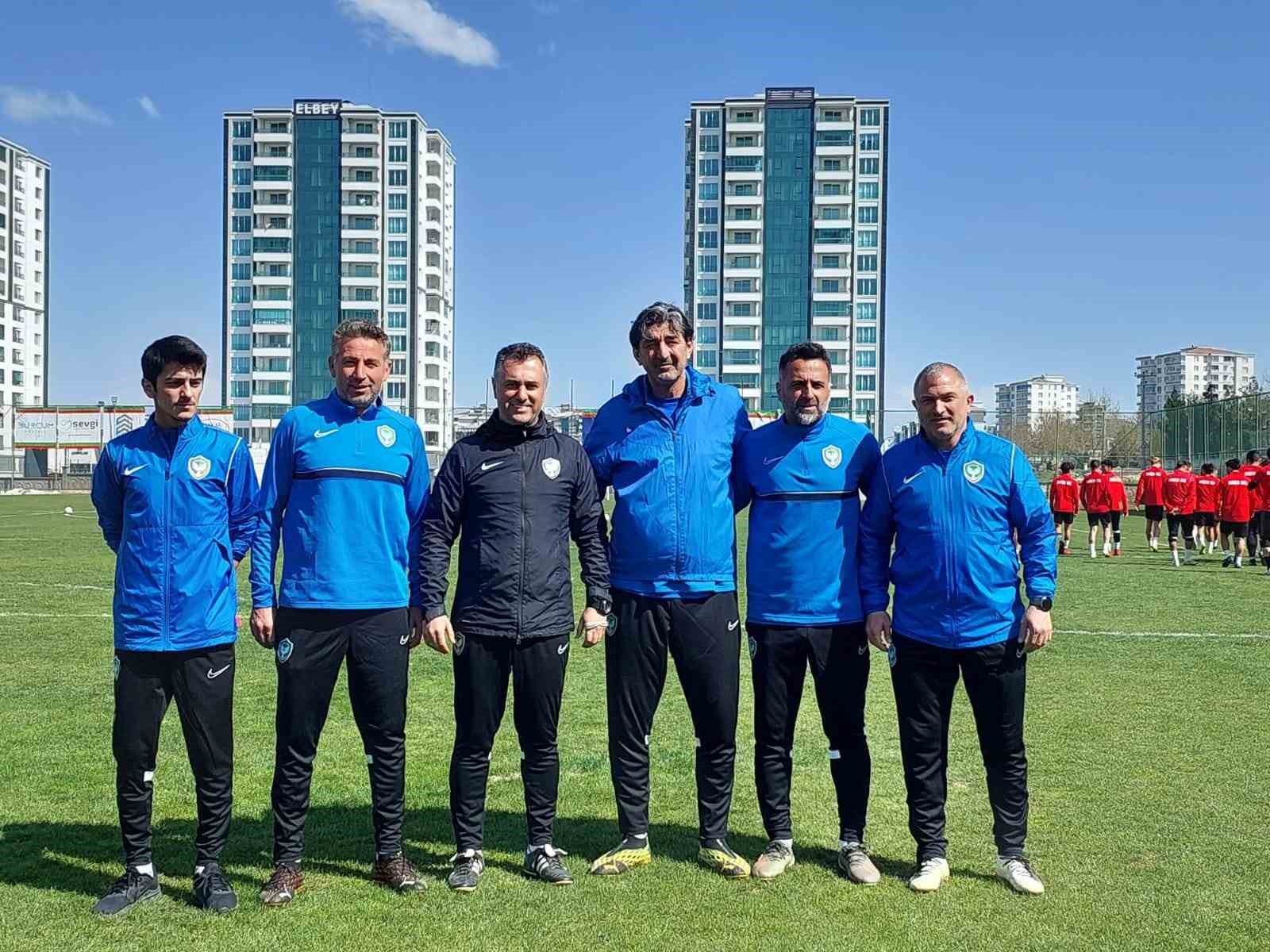 TFF 2 .LİG BEYAZ GRUPTA MÜCADELE EDEN AMEDSPOR KENDİ SAHASINDA