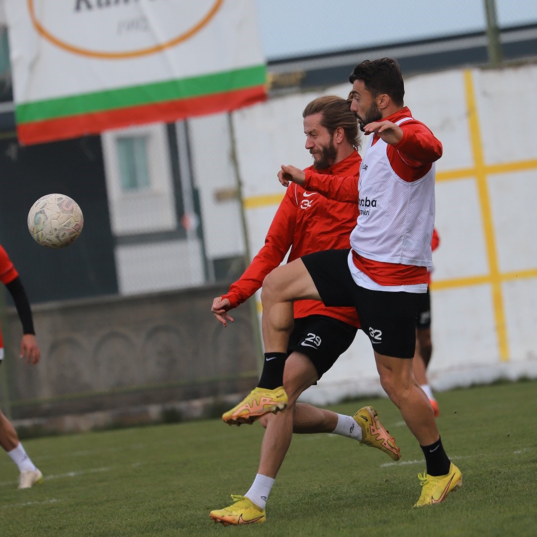 ŞAMPİYONLUK ŞANSINI ÖNEMLİ ÖLÇÜDE YİTİREN AMEDSPOR, PLAY-OFF YOLUNDA KRİTİK ÖNEM