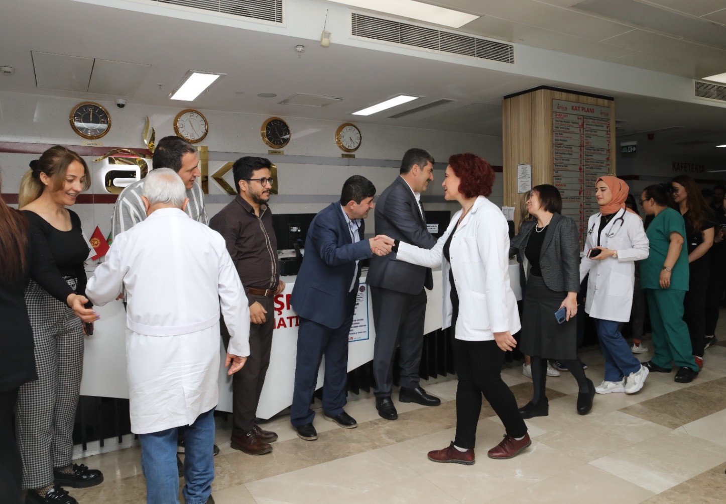 GAZİANTEP ÖZEL ANKA HASTANESİ YÖNETİMİ, BAYRAMDA NÖBET TUTAN HASTANE PERSONELİ