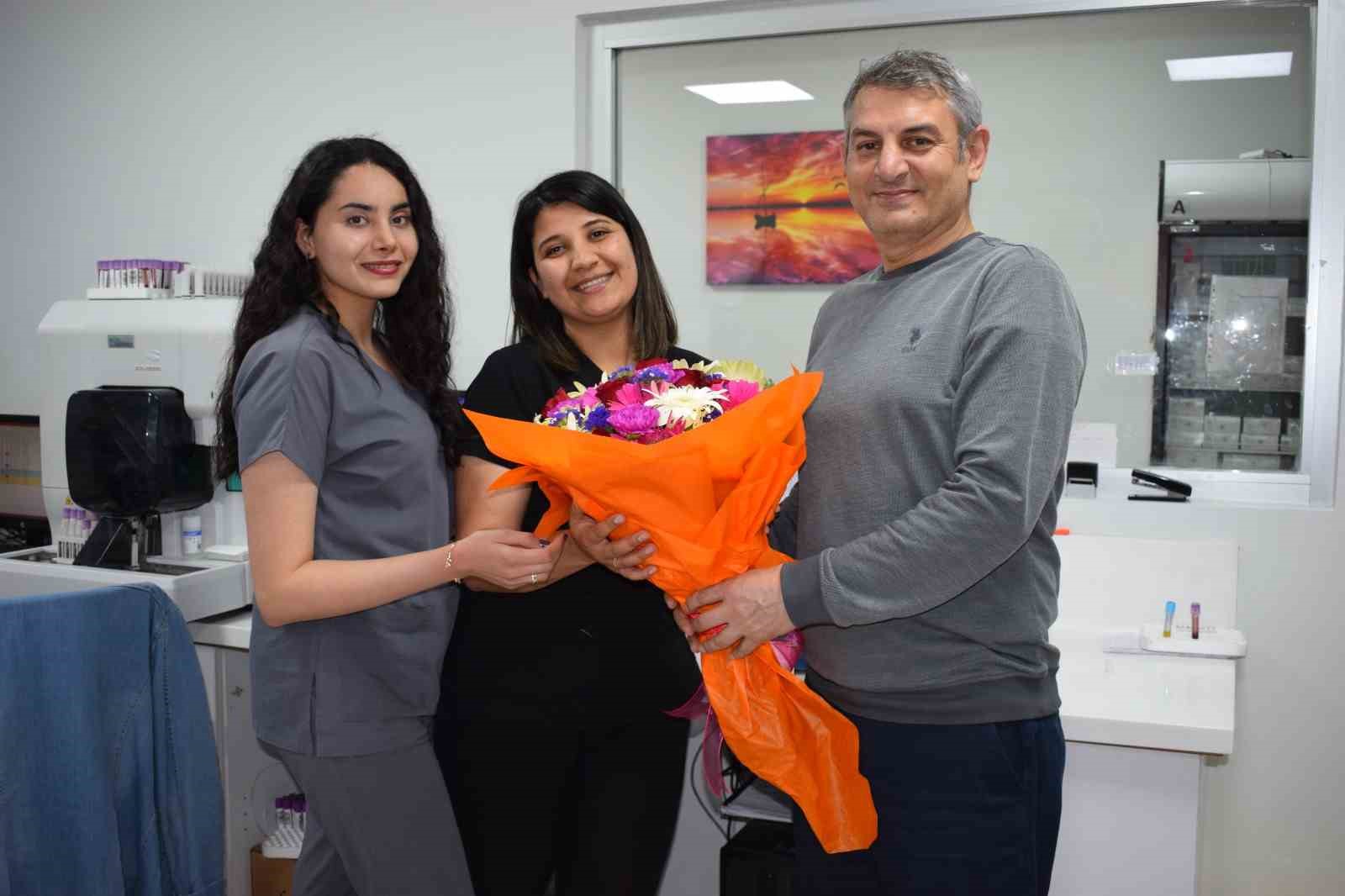 GAZİANTEP ÖZEL ANKA HASTANESİ YÖNETİCİLERİ, HASTANENİN LABORATUVAR BİRİMİNDE GÖREV YAPAN