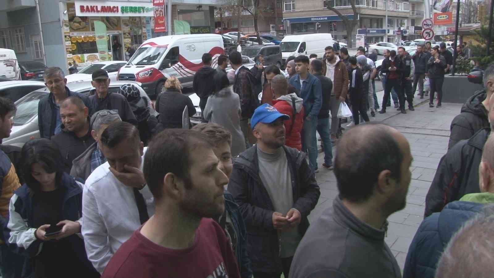 RAMAZAN BAYRAMI’NA SAATLER KALA ANKARA’DAKİ BAKLAVACILARDA BAYRAM ÖNCESİ HAREKETLİLİK BAŞLADI.