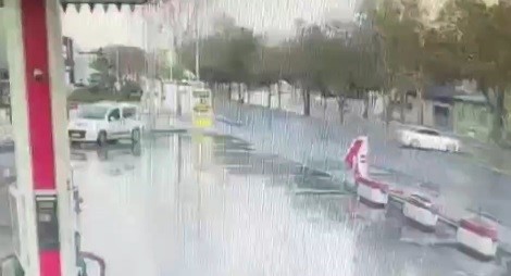 KONYA’DA DÜN AKŞAM İFTAR SAATİNDE MEYDANA GELEN KAZADA, SÜRÜCÜSÜNÜN DİREKSİYON