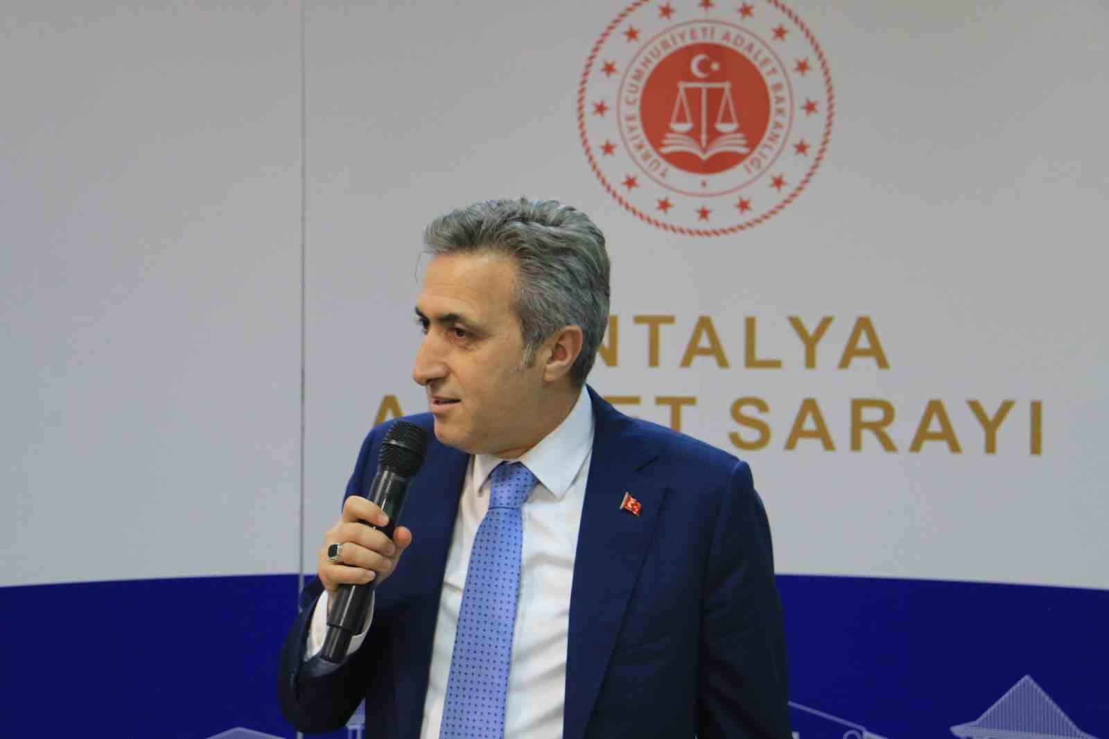 ANTALYA ADLİYESİ'NDE ÇALIŞAN YARGI MENSUPLARI, ADALET PERSONELİ İLE EŞ VE