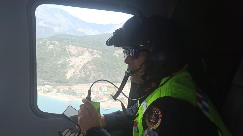 ANTALYA'DA HELİKOPTER DESTEKLİ DENETİMLERDE TRAFİK GÜVENLİĞİNİ TEHLİKEYE DÜŞÜREN 35 SÜRÜCÜYE