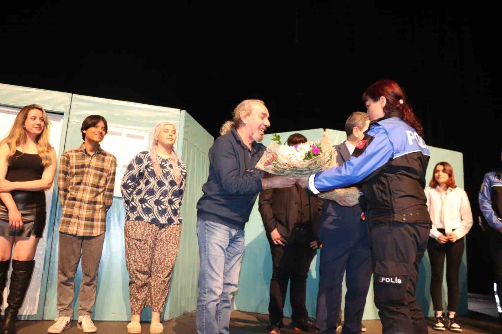 “EN İYİ NARKOTİK POLİSİ ANNE” PROJESİ ÇERÇEVESİNDE BERGAMA KAYMAKAMLIĞI VE