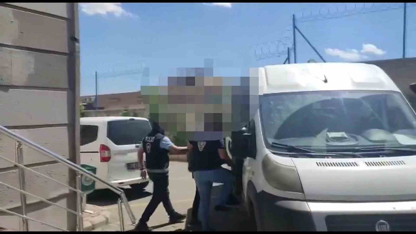 ARAÇ VE MOTOSİKLET HIRSIZLARI YAKALANDI