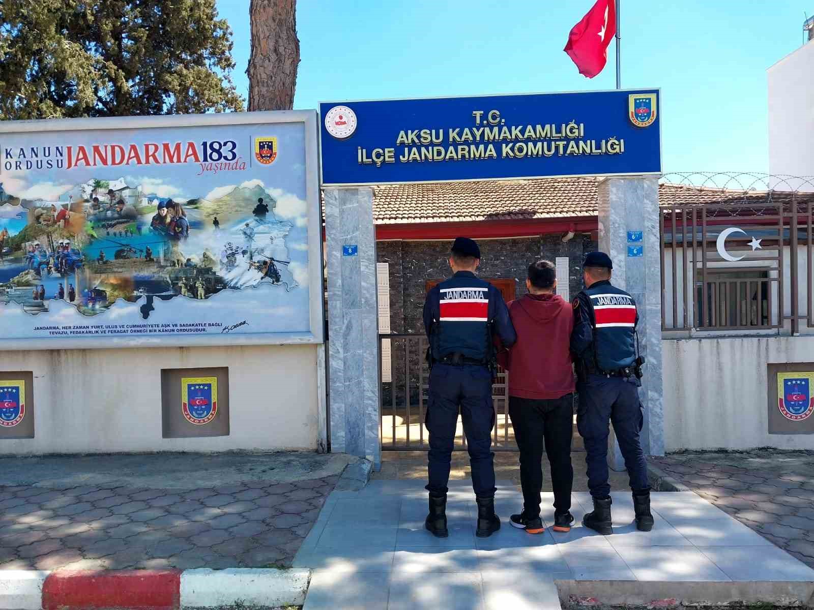 ANTALYA'NIN AKSU İLÇESİNDE 15.5 YIL HAPİS CEZASIYLA ARANAN HÜKÜMLÜ, JANDARMA