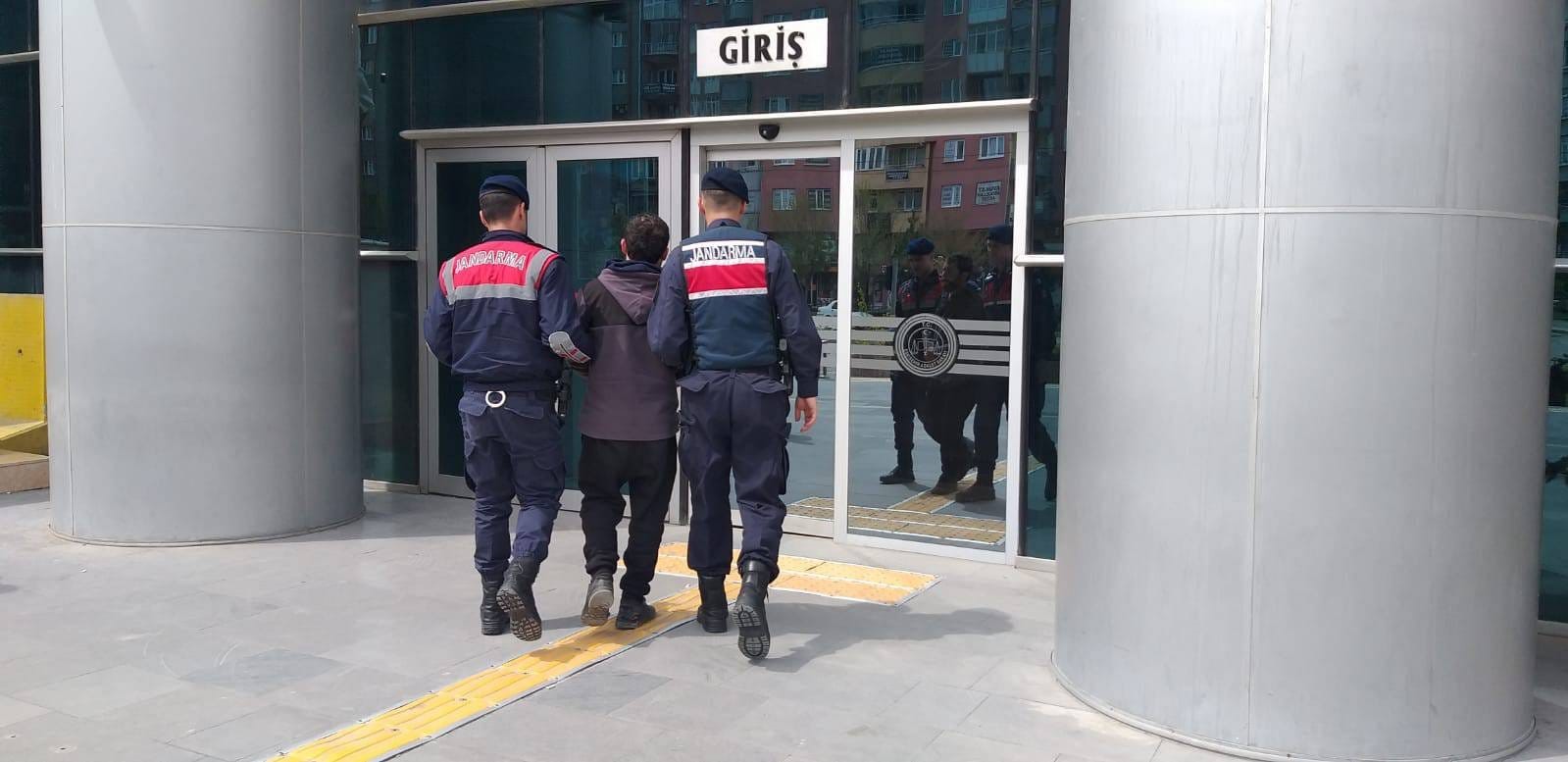 ESKİŞEHİR’DE FARKLI SUÇLARDAN ARANDIĞI GEREKÇESİYLE JANDARMA EKİPLERİNCE YAKALANAN 3 ŞÜPHELİ,