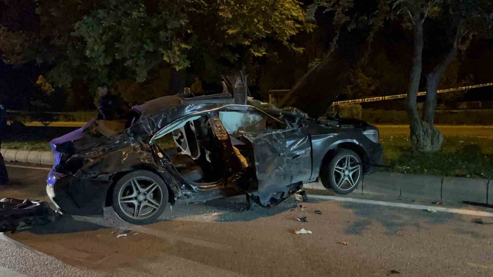 ESKİŞEHİR’DE ALKOLLÜ ŞEKİLDE ARAÇ KULLANIRKEN KAZA YAPAN VE ARACINDAKİ ARKADAŞININ