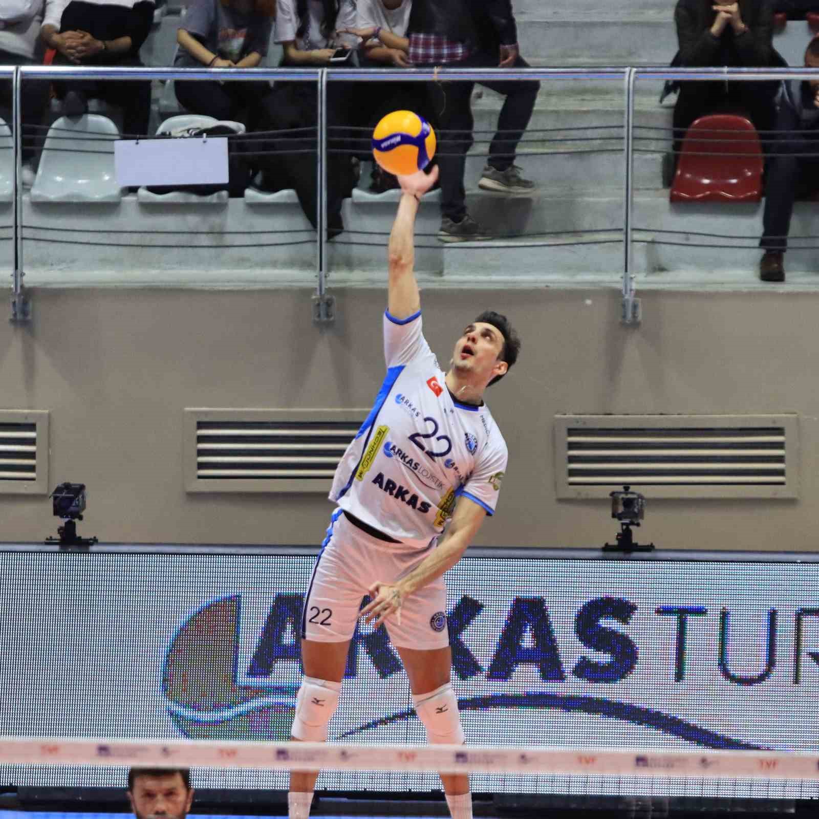 AXA SİGORTA KUPA VOLEY'İN DÖRTLÜ FİNALİNDEKİ İLK MAÇTA ARKAS SPOR