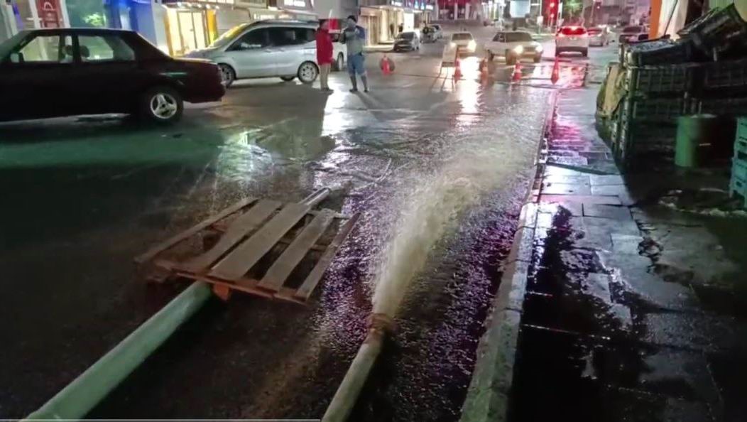 KAYSERİ'NİN DEVELİ İLÇESİNDE ETKİLİ OLAN SAĞANAK YAĞIŞ NEDENİYLE BAZI YERLERİ