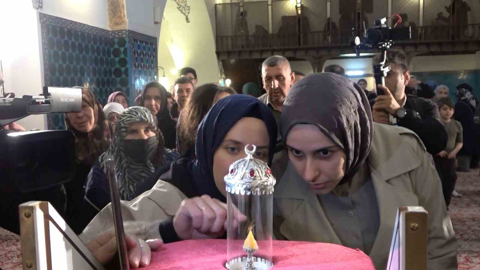 KADİR GECESİ HZ. MUHAMMED'İN SAKAL-I ŞERİF’İ 600 YILLIK MURADİYE CAMİSİ’NDE