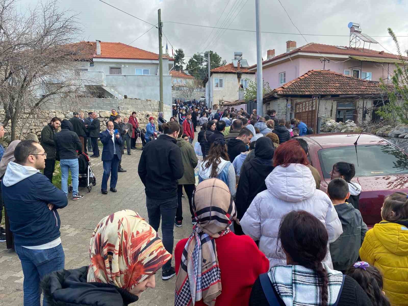 DENİZLİ’NİN SERİNHİSAR İLÇESİNE BAĞLI YÜREĞİL MAHALLESİ SAKİNLERİ, ASIRLIK GELENEK ÇÖREK