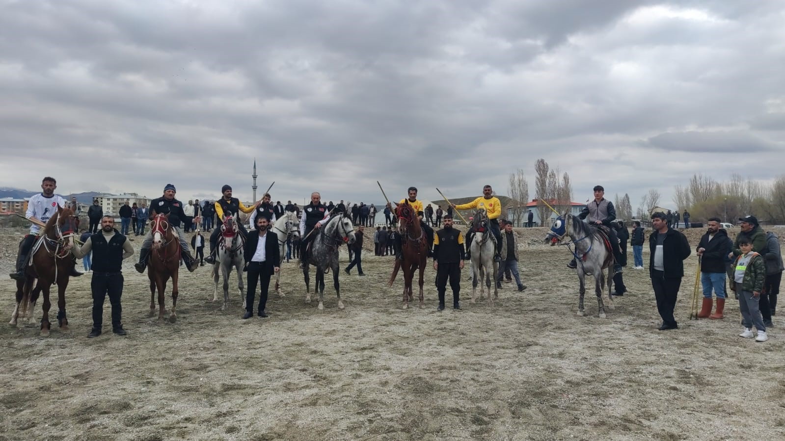 ERZURUM’UN AŞKALE İLÇESİNDE DÜZENLENEN CİRİT MÜSABAKASI NEFES KESTİ.