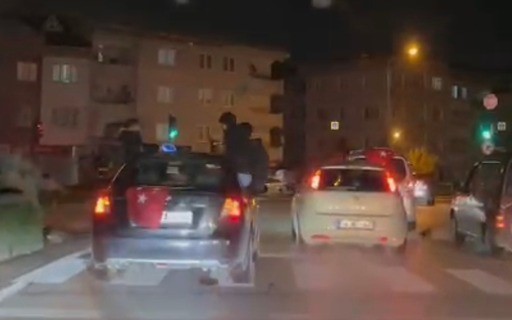 BURSA'NIN İNEGÖL İLÇESİNDE VATANİ GÖREVİNİ YAPACAK OLAN GENÇLERİN, ARKADAŞLARI TARAFINDAN