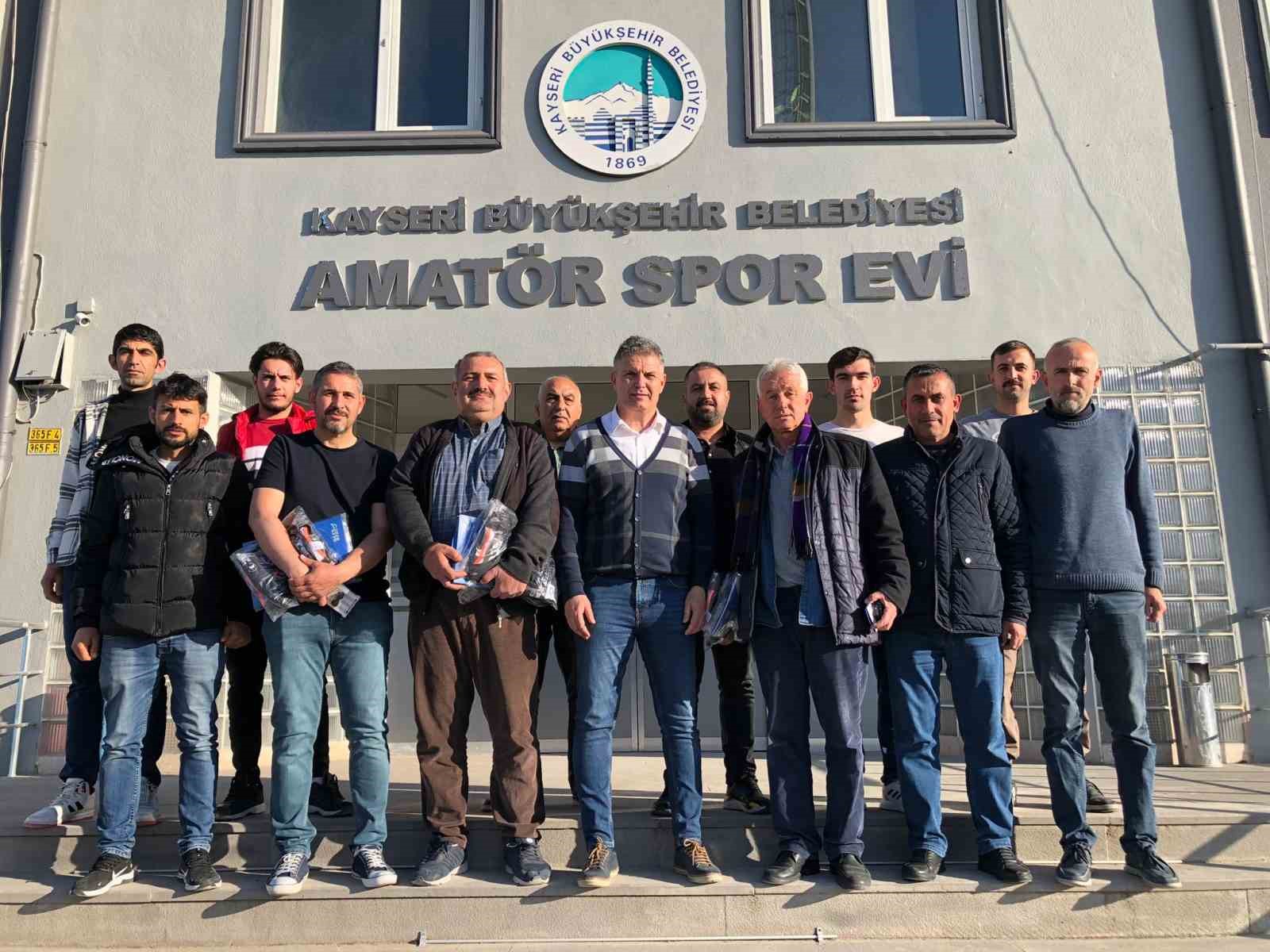 KAYSERİ AMATÖR SPOR KULÜPLERİ FEDERASYONU 2. AMATÖR KÜME EKİPLERİNE MALZEME