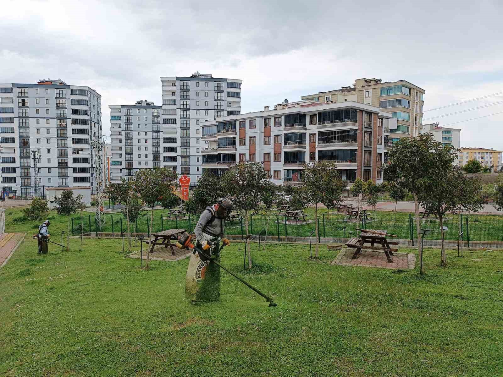 ATAKUM BELEDİYESİ PARK VE BAHÇELER MÜDÜRLÜĞÜ EKİPLERİ, ATAKUMLULARIN BULUŞMA VE