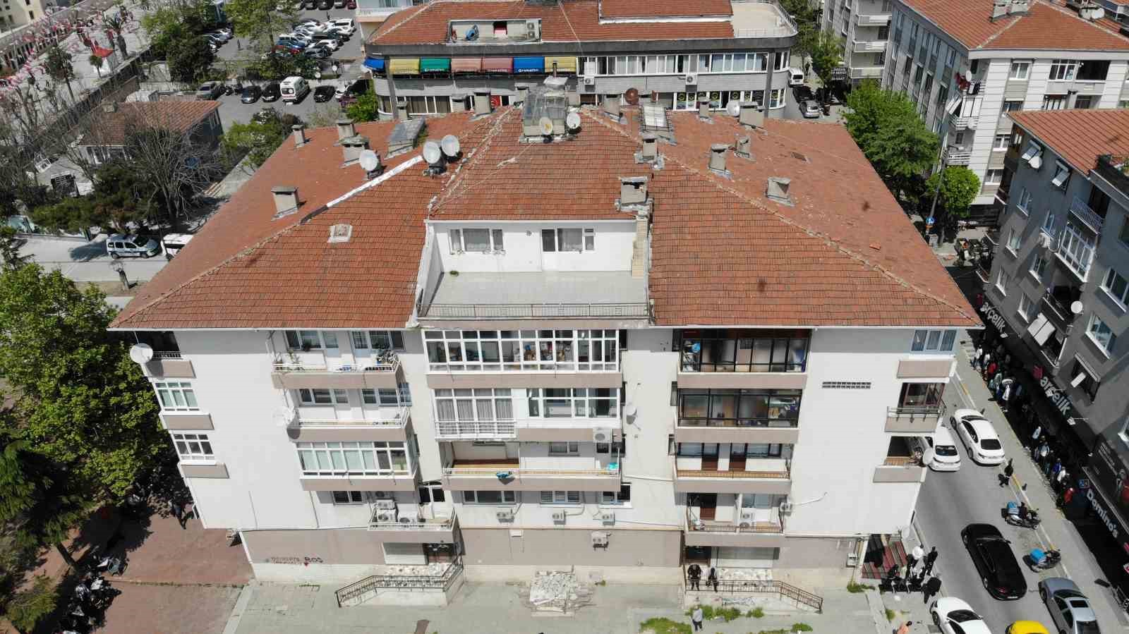AVCILAR’DA BETON PARÇASININ DÜŞTÜĞÜ BİNA TAHLİYE EDİLEREK MÜHÜRLENDİ