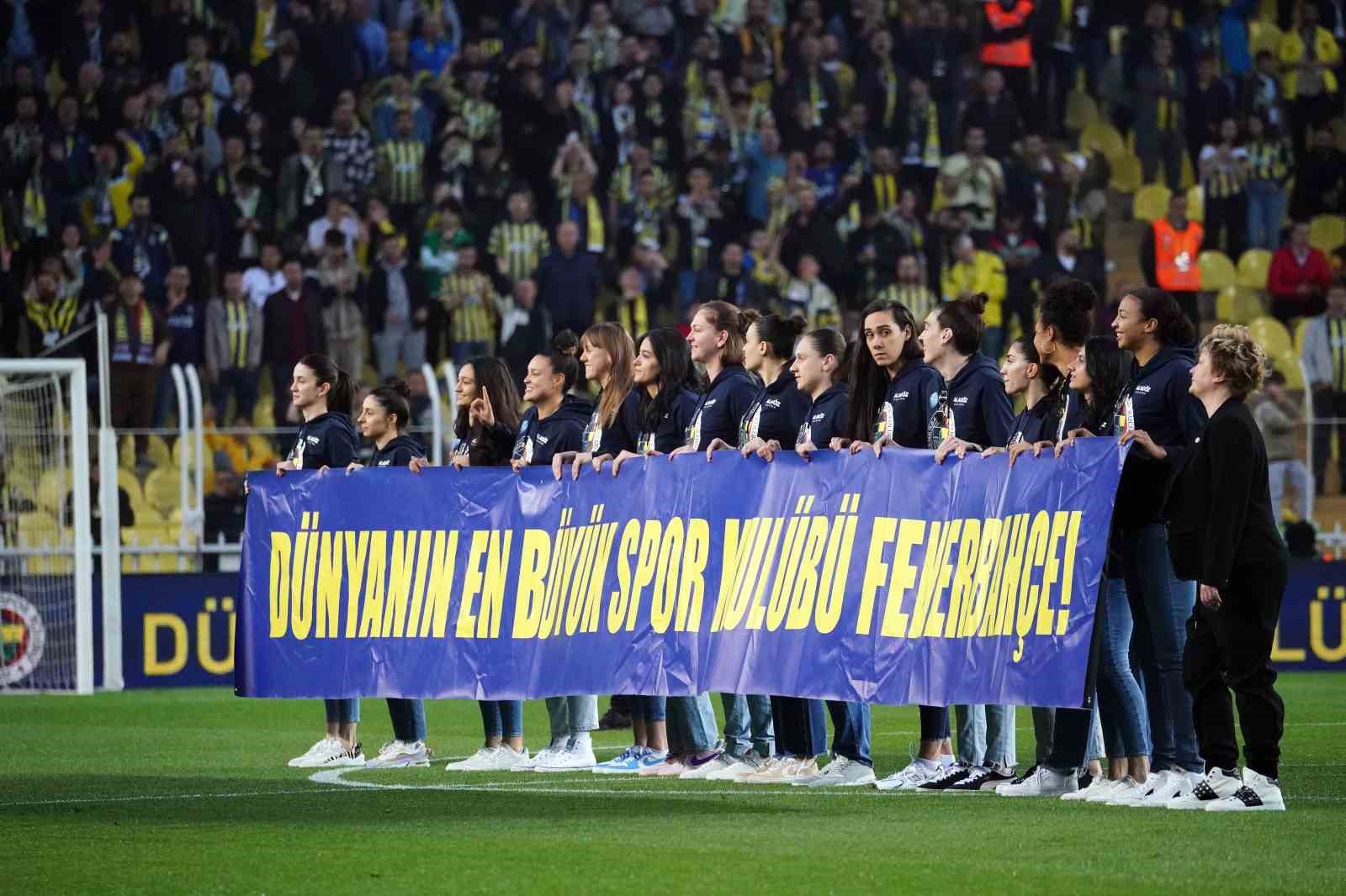 KADINLAR EUROLEAGUE’DE ŞAMPİYON OLAN FENERBAHÇE KADIN BASKETBOL TAKIMI, İSTANBULSPOR MAÇI
