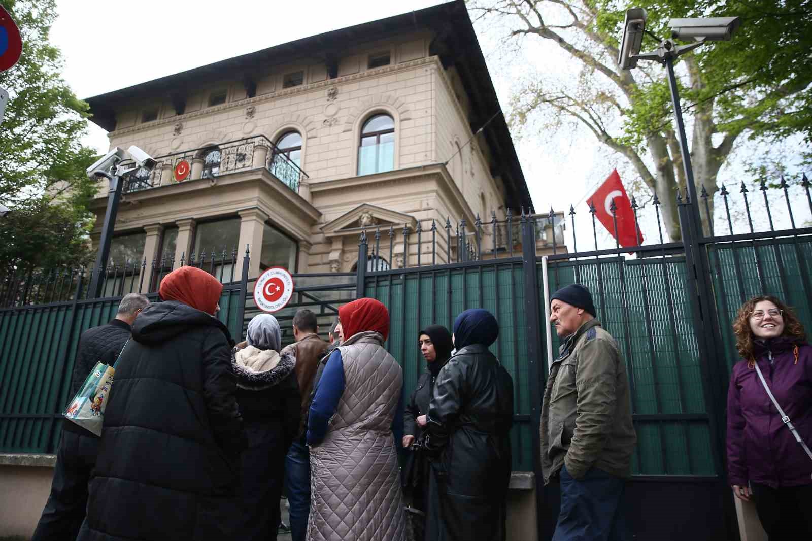 AVUSTURYA'DA TÜRKİYE'DEKİ GENEL SEÇİMLERDE OY VERME İŞLEMİ BAŞLADI